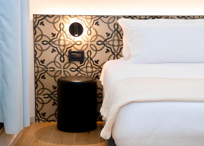 Pensión Aria Collection *